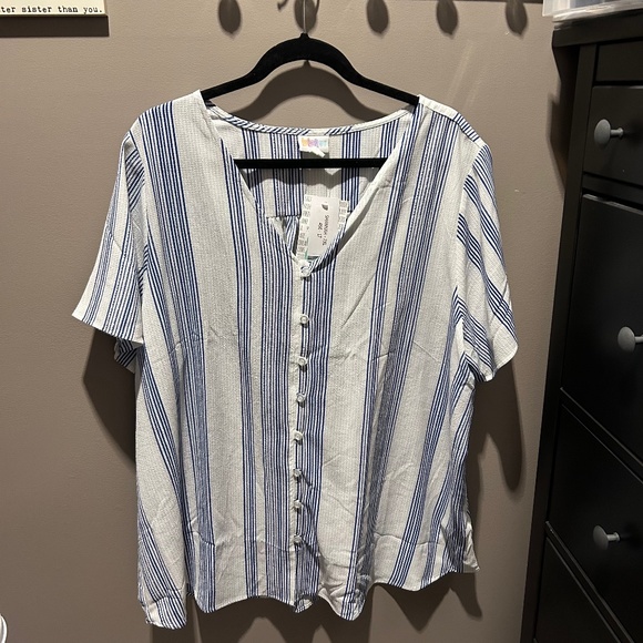 LuLaRoe 2XL Shannah V-Neck Button Down - Picture 1 of 2